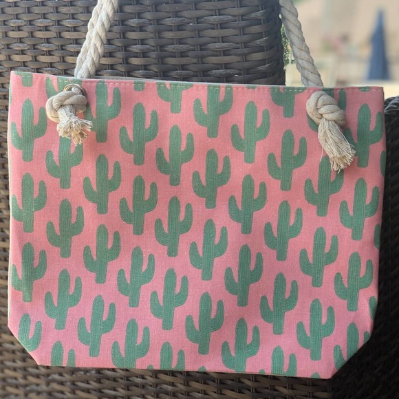 NWT!!  Cactus Print on Pink Tote Bag - Picture 1 of 4